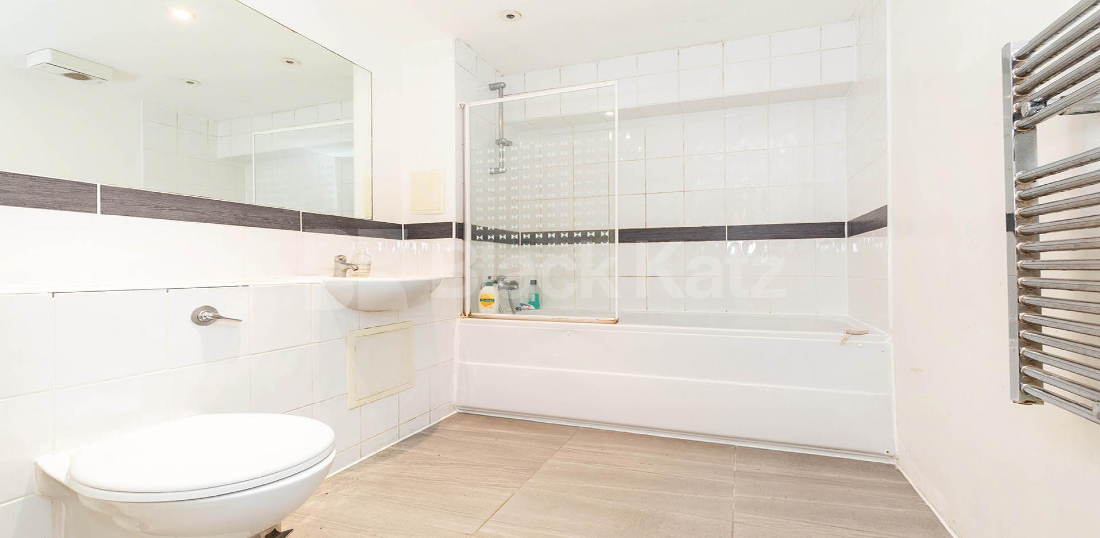 			Balcony Property, 1 Bedroom, 1 bath, 1 reception Apartment			 Stepney Way, Whitechapel/Stepney Green